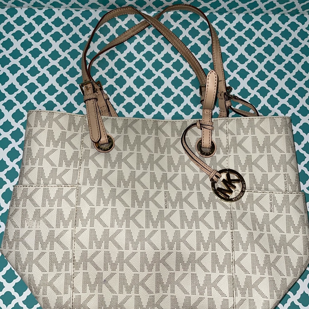 Michael Kors JetSet East West Vanilla Zip Top Tote